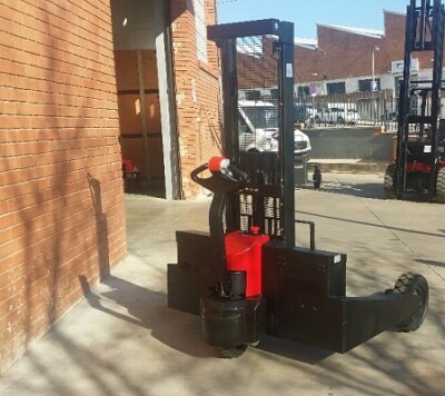 Apilador eléctrico todoterreno 1000 kg