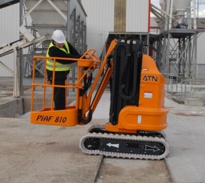 Plataforma de mástil sobre orugas Piaf 810