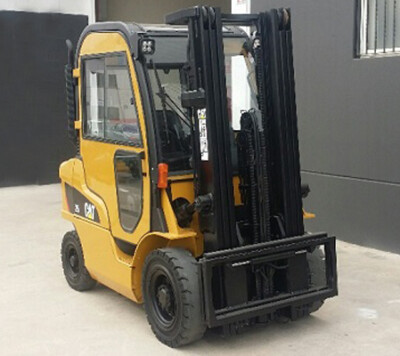 Carretilla diesel Caterpillar DP25 cabinada - NC00403