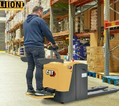 Transpaleta eléctrica CAT NPV20L Litio con plataforma
